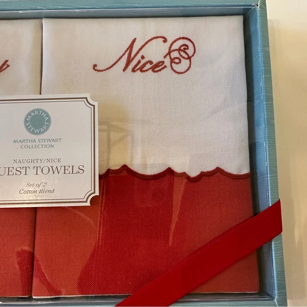 Martha Stewart Holiday Christmas Red and White Guest Towels